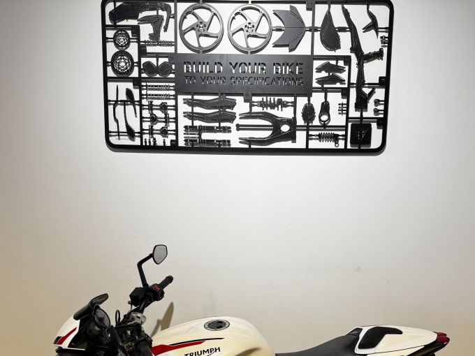 TRIUMPH STREET TRIPLE 660 S A2 4
