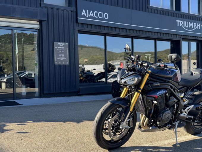 TRIUMPH SPEED TRIPLE 1200 RS 4