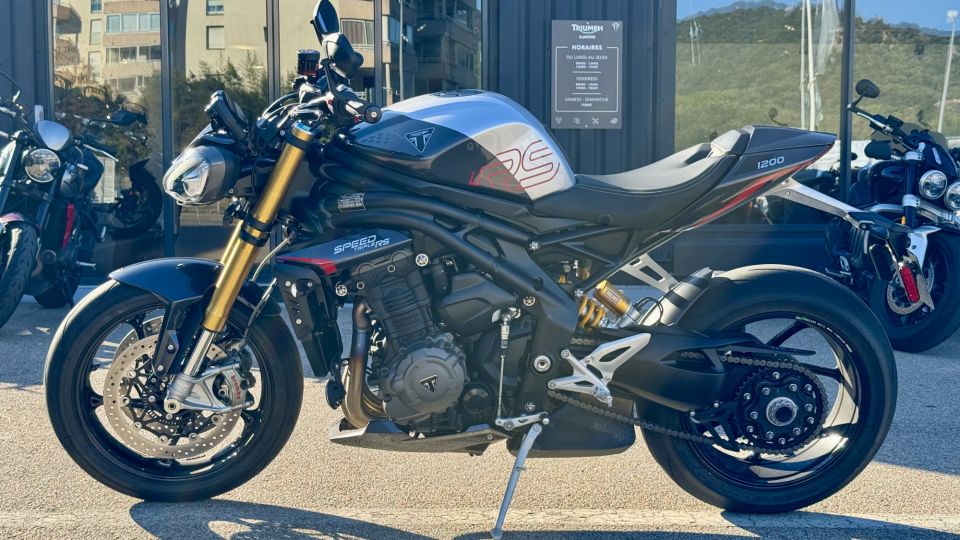 TRIUMPH SPEED TRIPLE 1200 RS 4