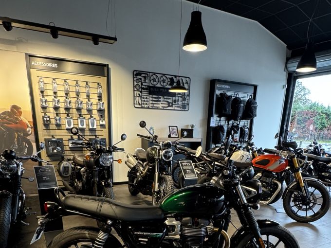 TRIUMPH SPEED TWIN 900 4