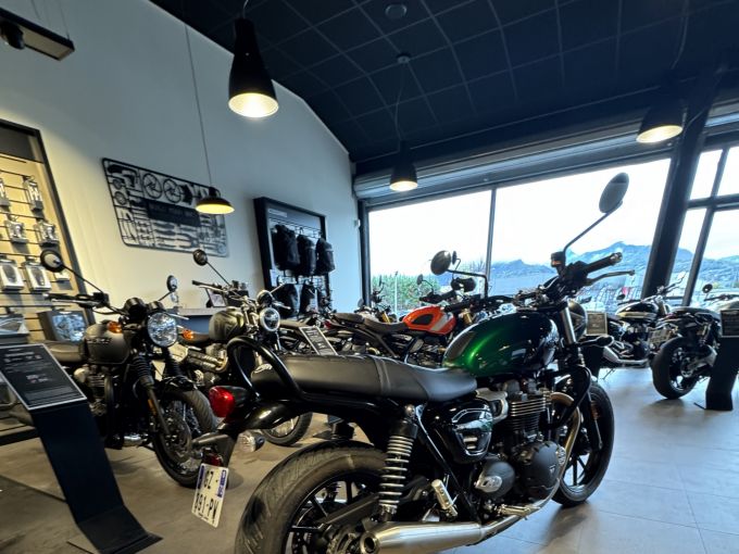 TRIUMPH SPEED TWIN 900 4