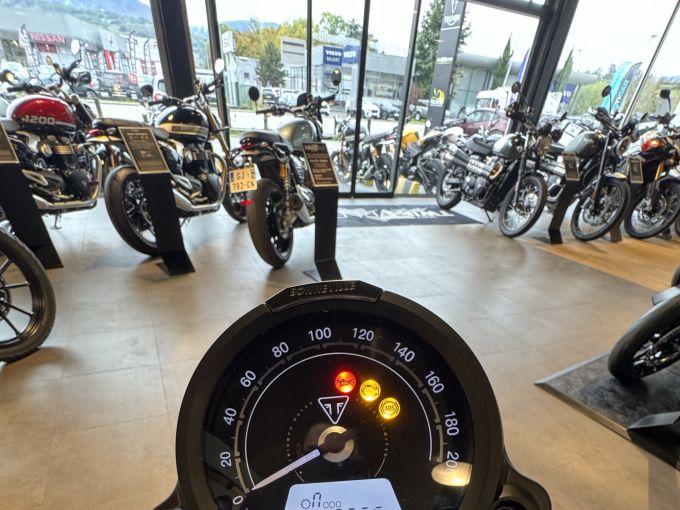 TRIUMPH SPEED TWIN 900 4