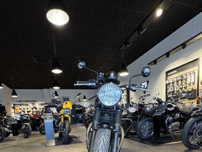 TRIUMPH SPEED TWIN 900 4