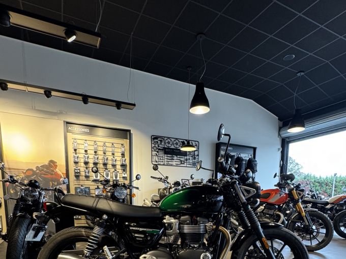 TRIUMPH SPEED TWIN 900 4