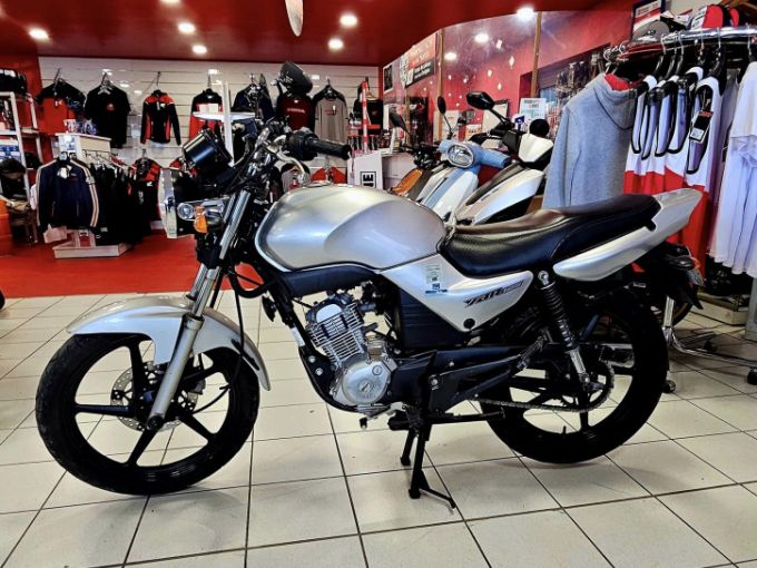 YAMAHA YBR 125 4
