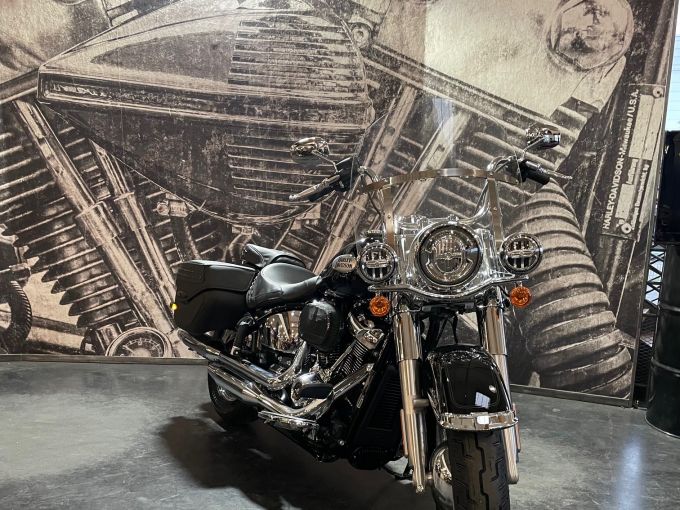 HARLEY-DAVIDSON SOFTAIL HERITAGE 1868 CLASSIC 4