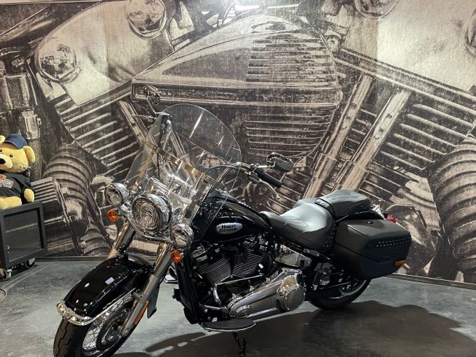 HARLEY-DAVIDSON SOFTAIL HERITAGE 1868 CLASSIC 4