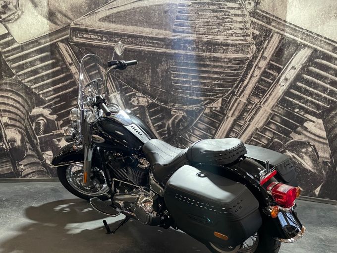 HARLEY-DAVIDSON SOFTAIL HERITAGE 1868 CLASSIC 4
