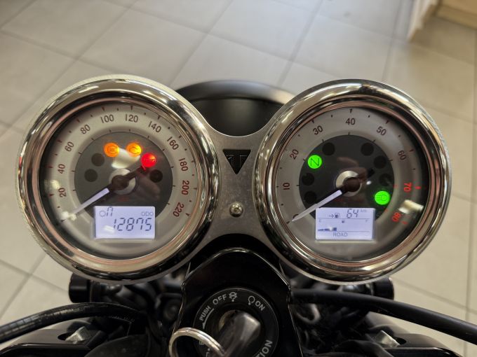 TRIUMPH THRUXTON 1200 R 4