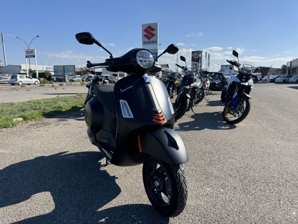 VESPA GTS SUPER SPORT 125 4