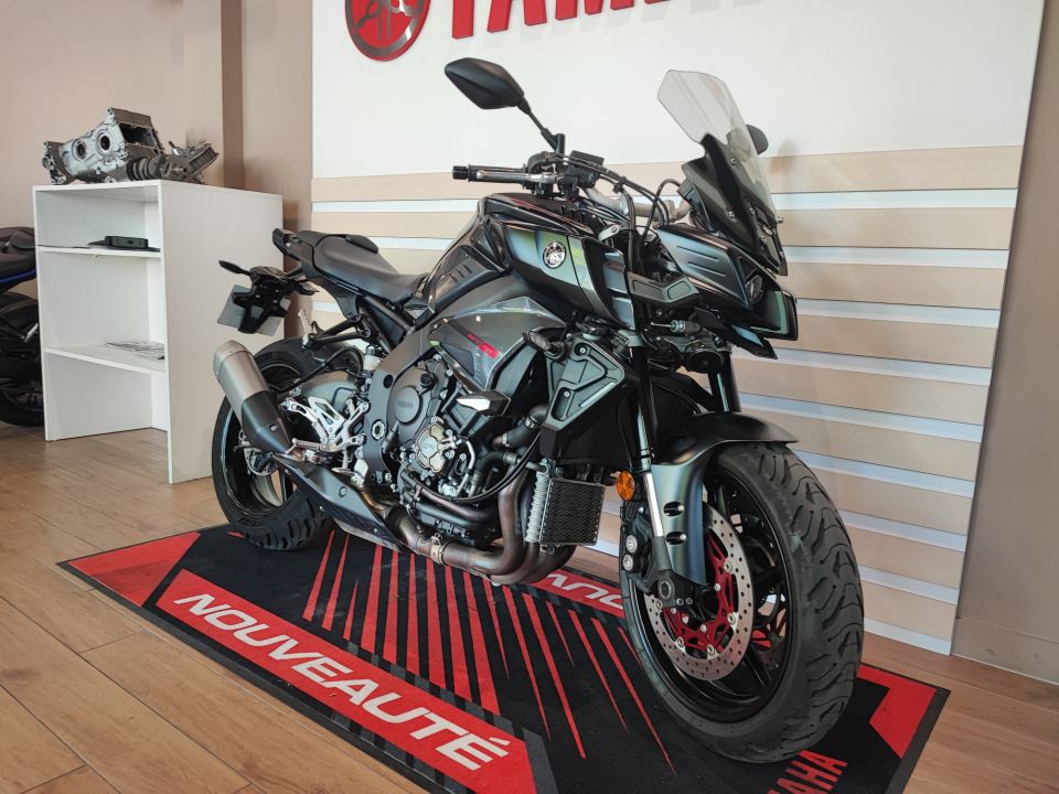 YAMAHA MT-10 4