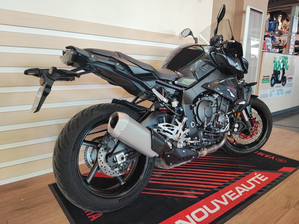 YAMAHA MT-10 4