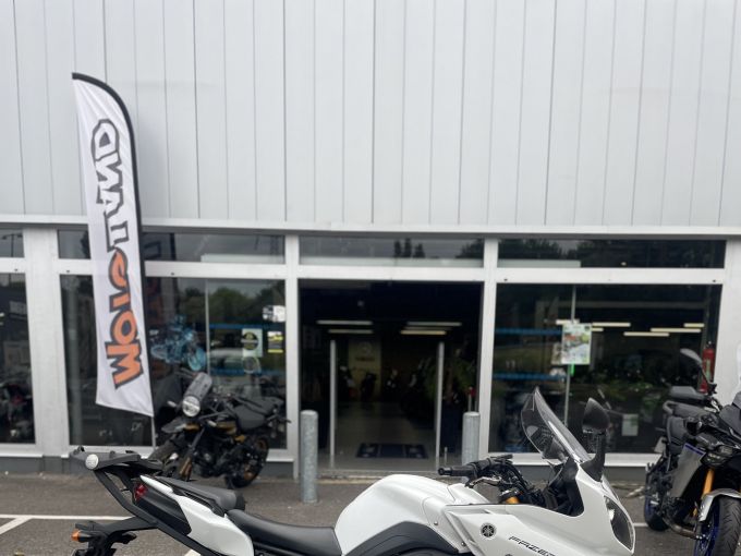 YAMAHA FZ8 S 4