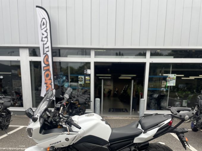 YAMAHA FZ8 S 4