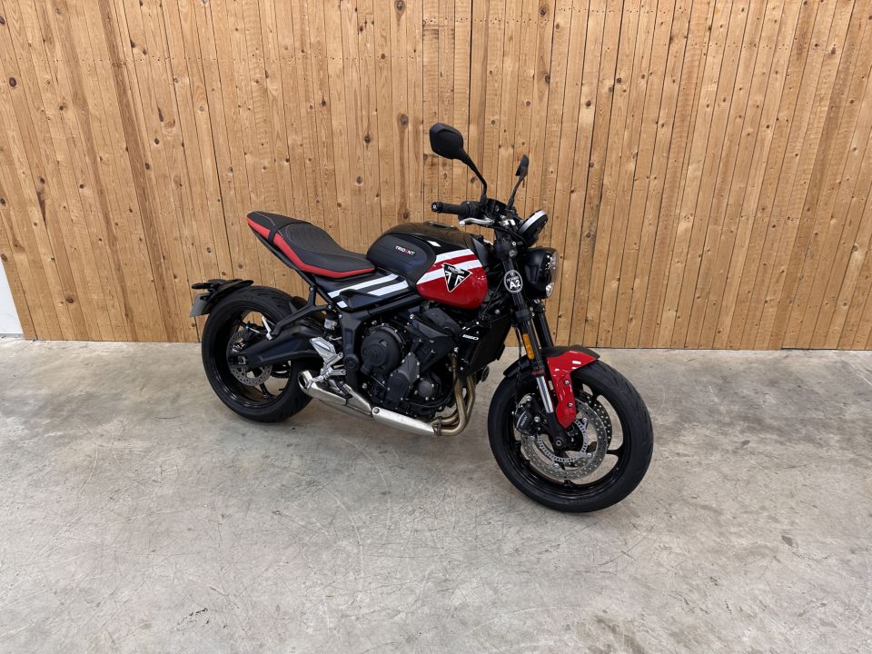 TRIUMPH TRIDENT 660 4