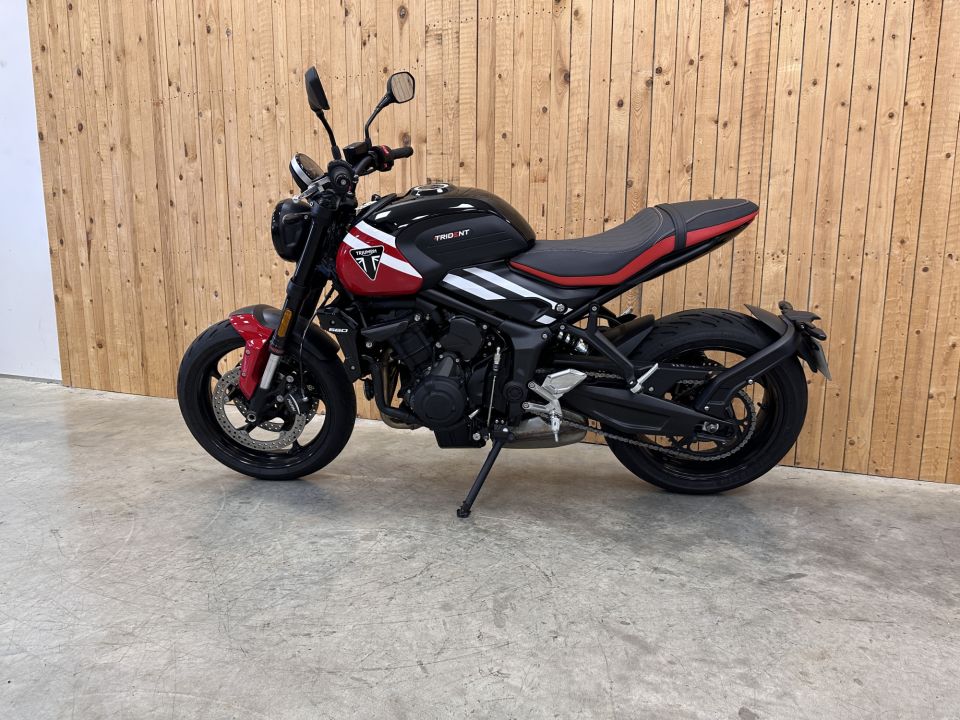 TRIUMPH TRIDENT 660 4
