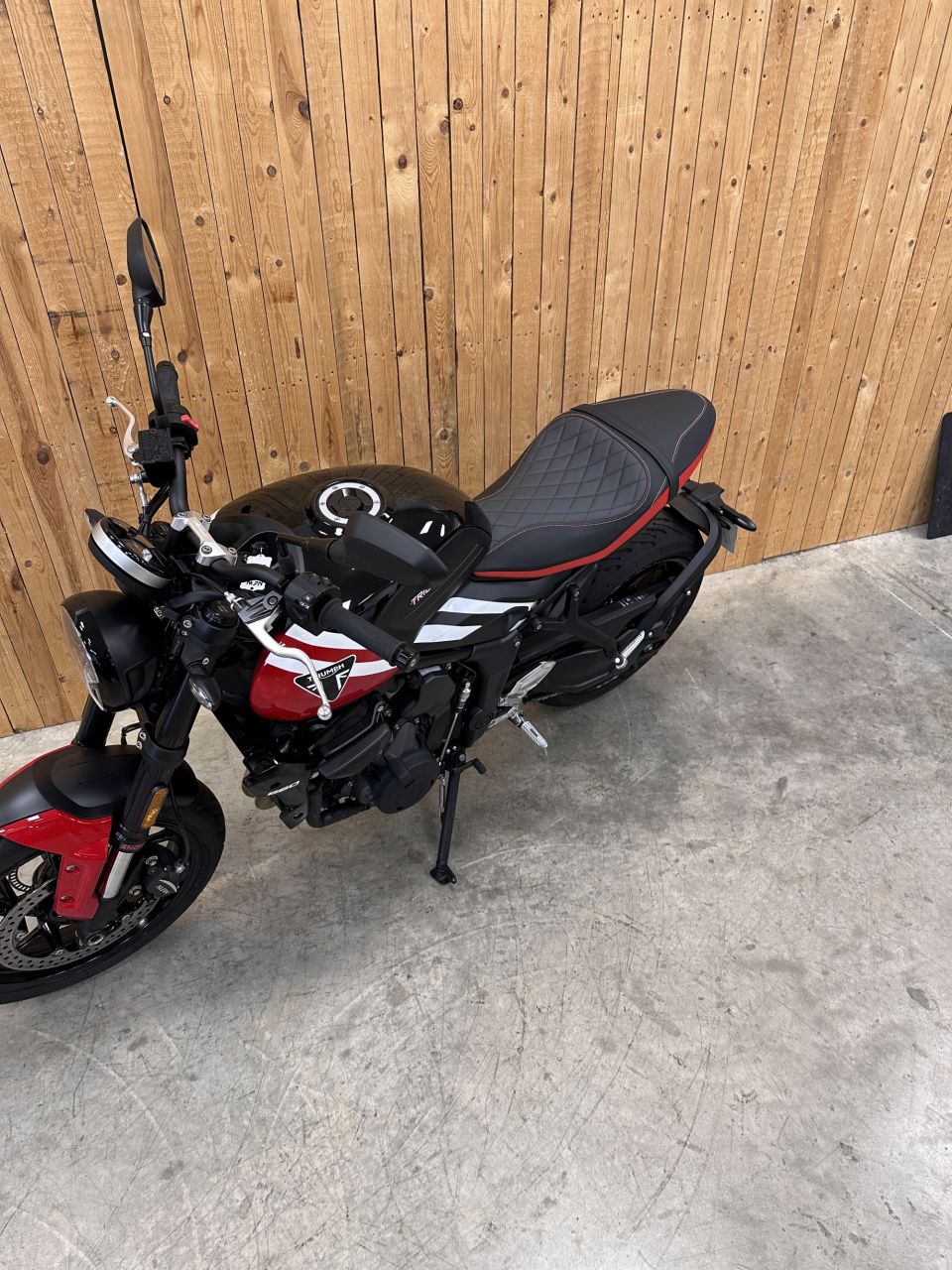 TRIUMPH TRIDENT 660 4