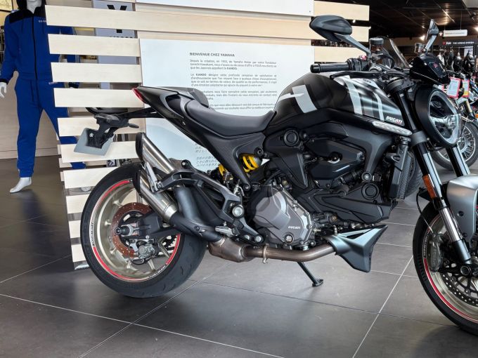 DUCATI MONSTER 900 4