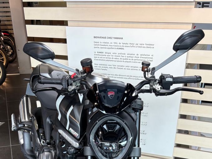 DUCATI MONSTER 900 4