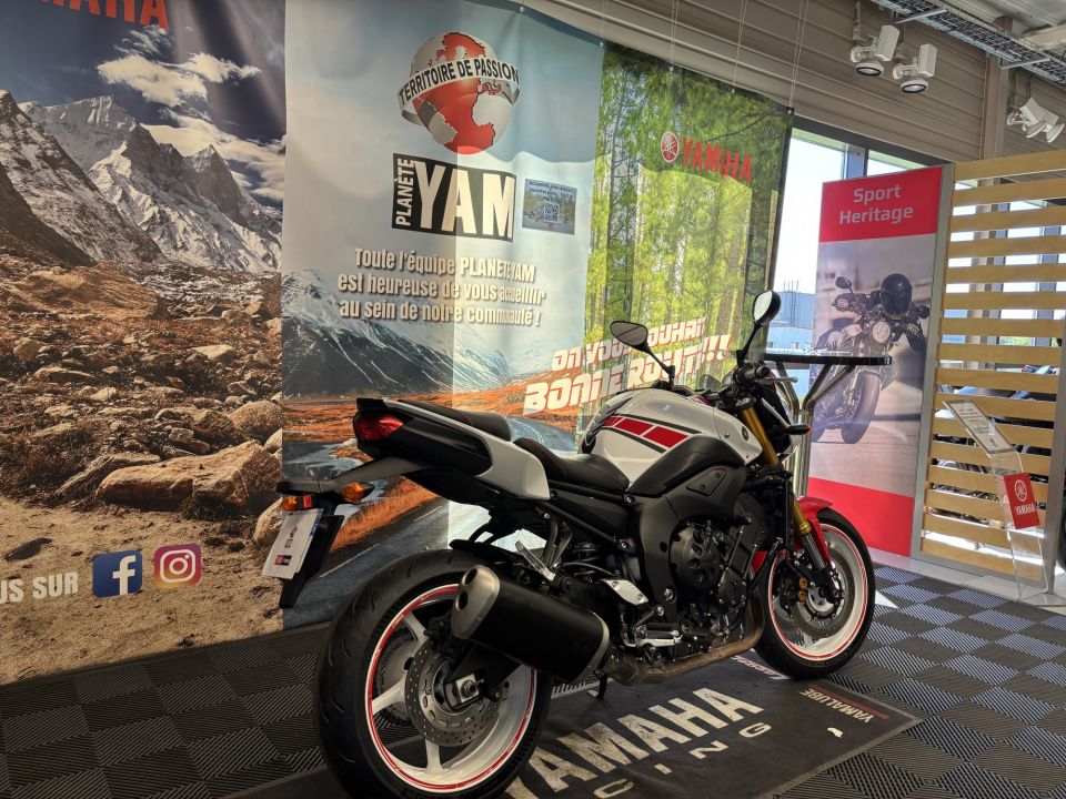 YAMAHA FZ8 4