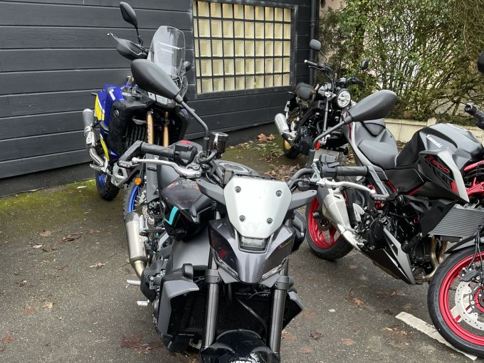 YAMAHA MT-09 4