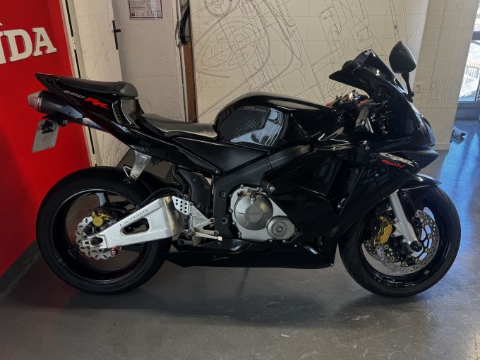 HONDA CBR 600 RR 4