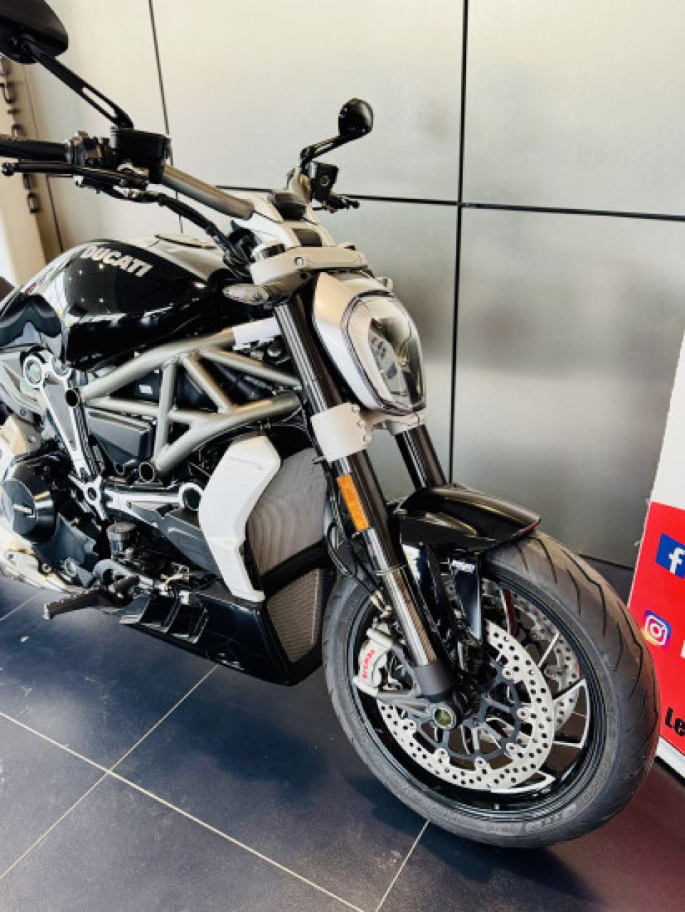 DUCATI X DIAVEL S 1260 4