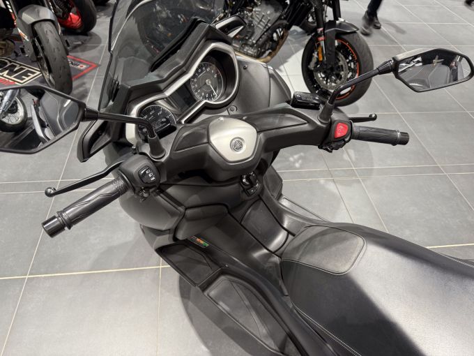 YAMAHA XMAX 125 4