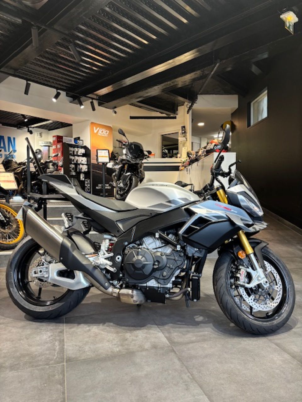 APRILIA TUONO 1100 V4 4