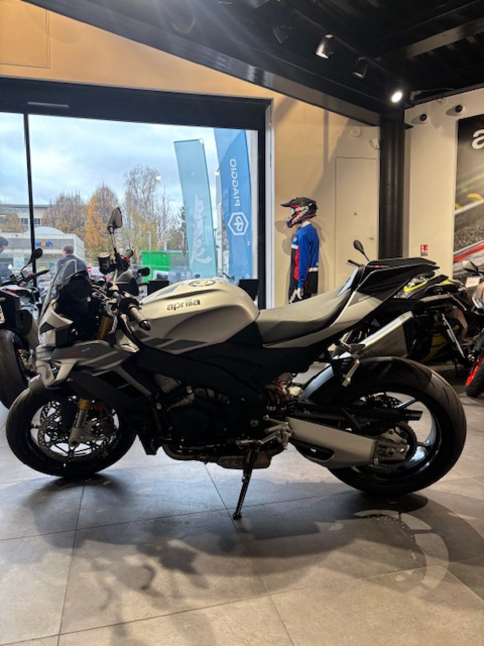 APRILIA TUONO 1100 V4 4