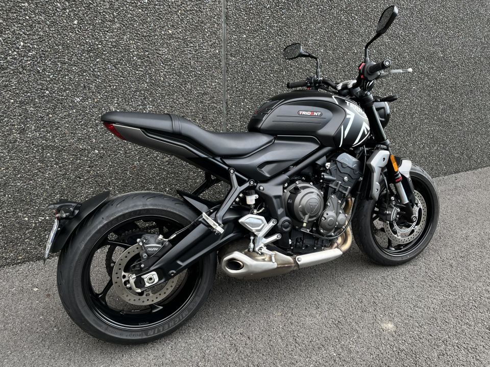 TRIUMPH TRIDENT 660 4