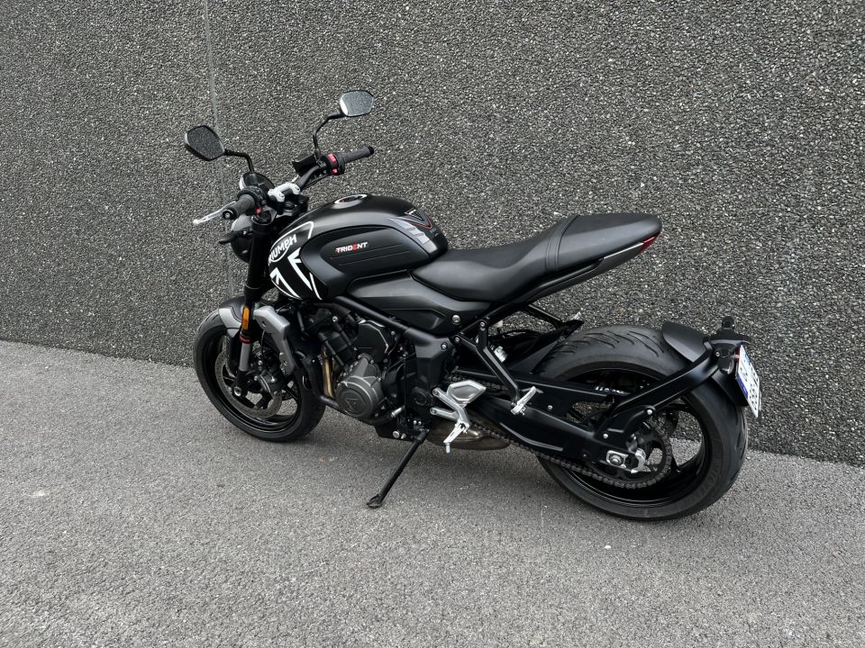 TRIUMPH TRIDENT 660 4