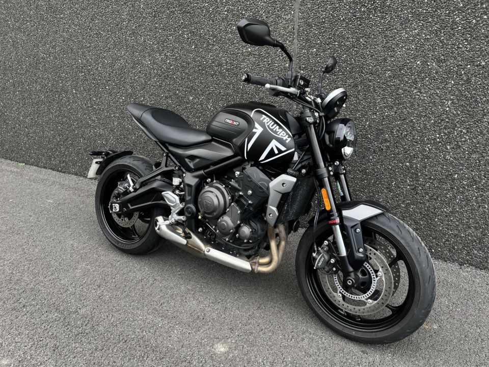 TRIUMPH TRIDENT 660 4