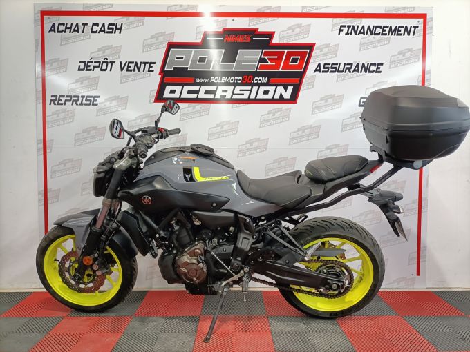 YAMAHA MT-07 4