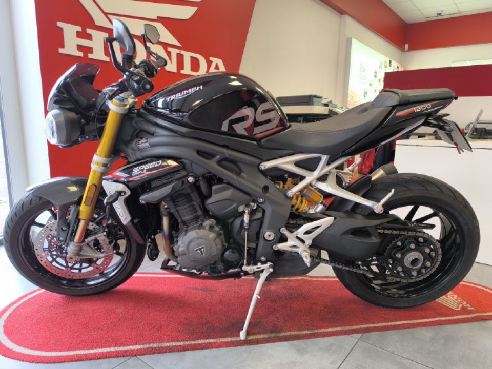 TRIUMPH SPEED TRIPLE 1200 RS 4