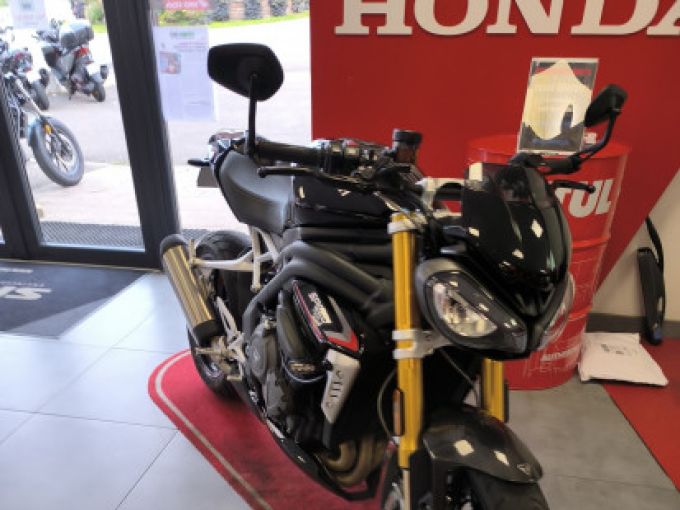 TRIUMPH SPEED TRIPLE 1200 RS 4