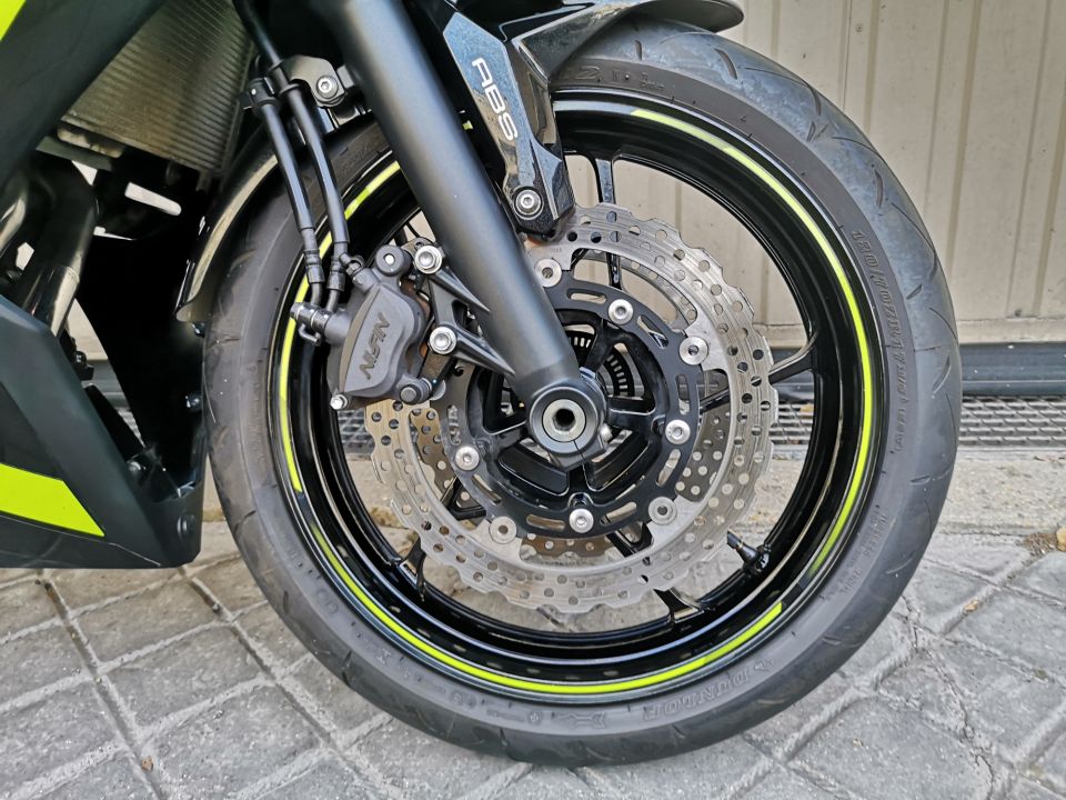 KAWASAKI NINJA 650 4