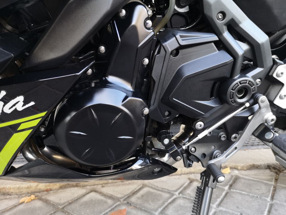 KAWASAKI NINJA 650 4