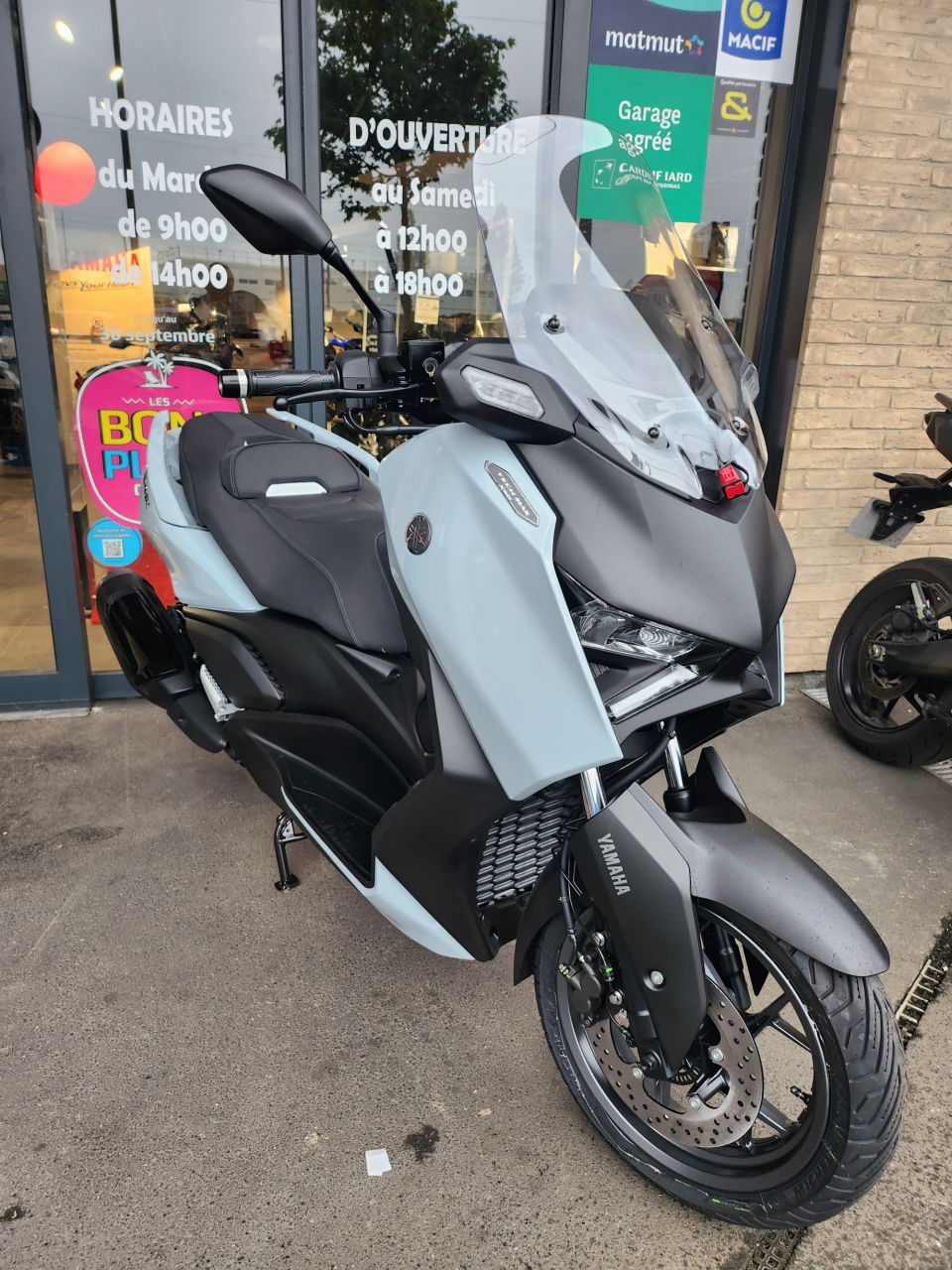 YAMAHA XMAX 300 Tech Max 4