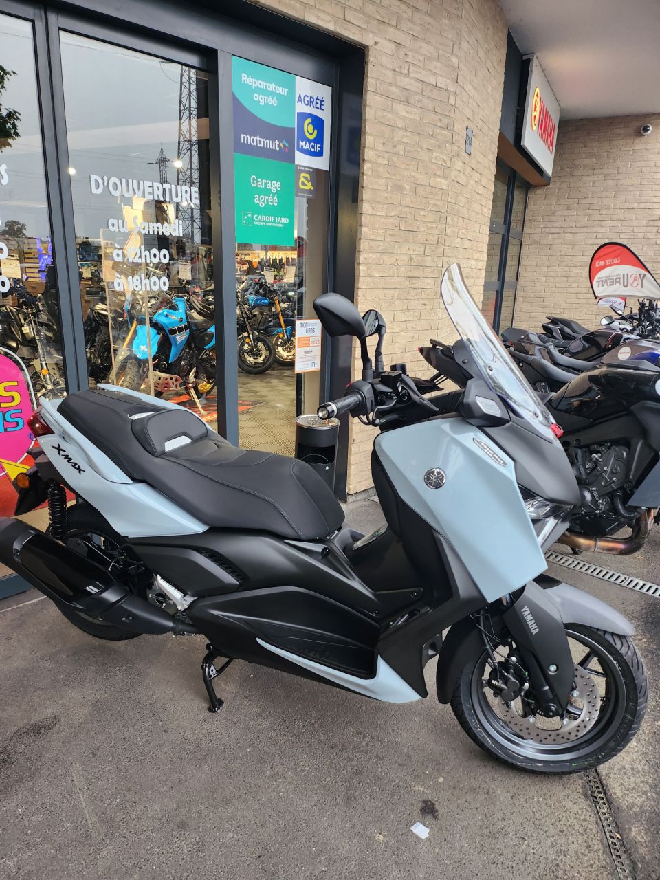 YAMAHA XMAX 300 Tech Max 4