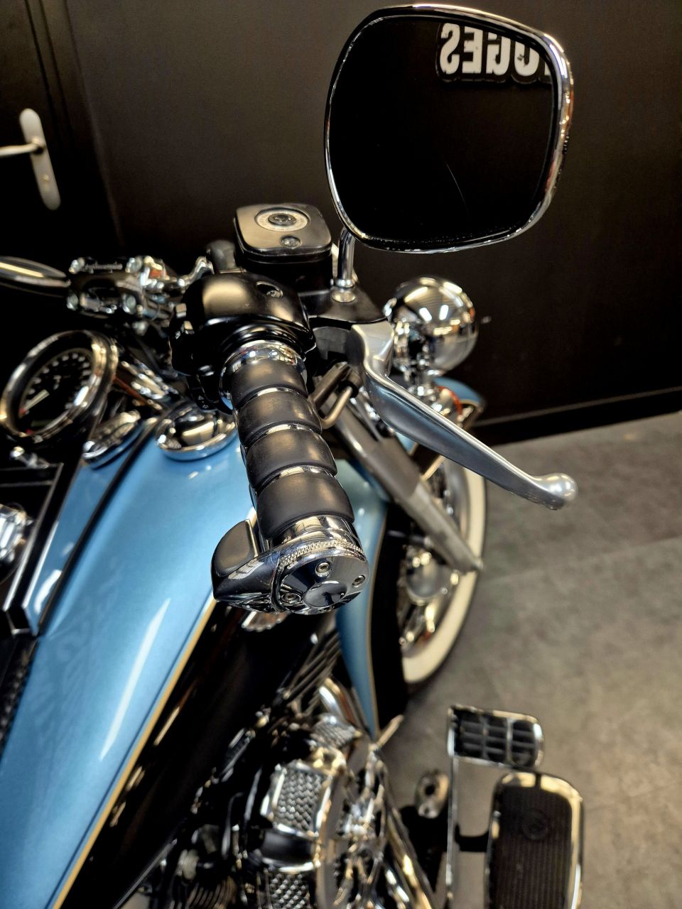 HARLEY-DAVIDSON SOFTAIL DELUXE 1584 4