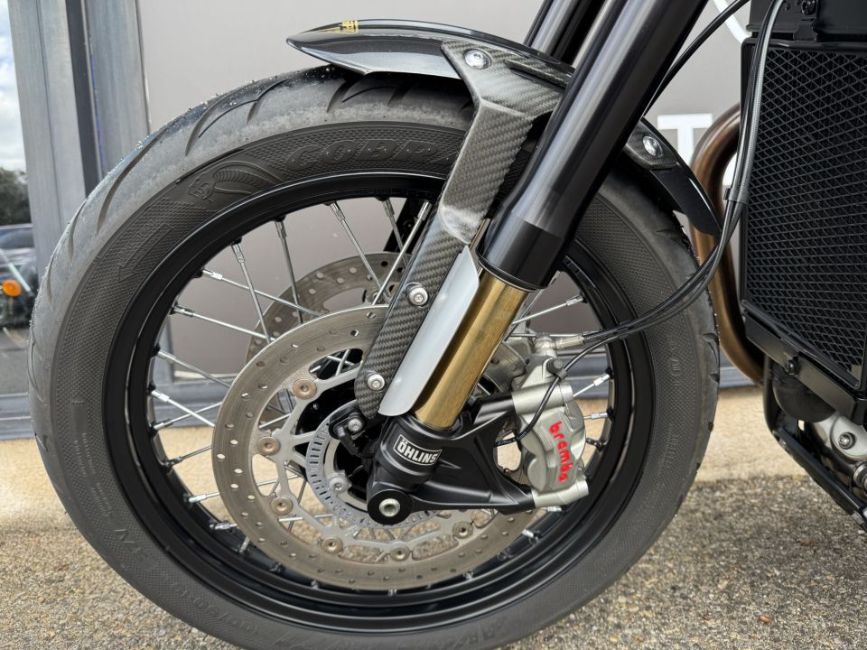 TRIUMPH BONNEVILLE BOBBER TFC 4