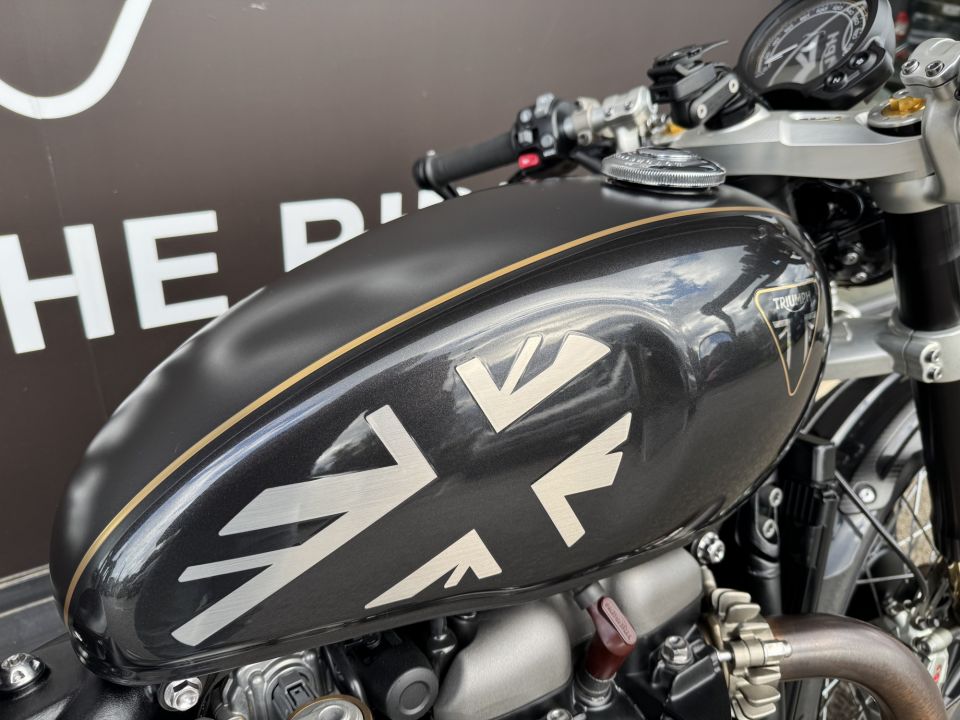 TRIUMPH BONNEVILLE BOBBER TFC 4