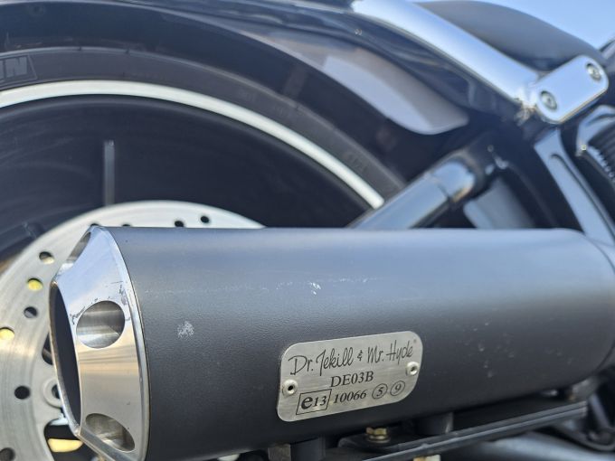 HARLEY-DAVIDSON SOFTAIL BREAKOUT 1690 4