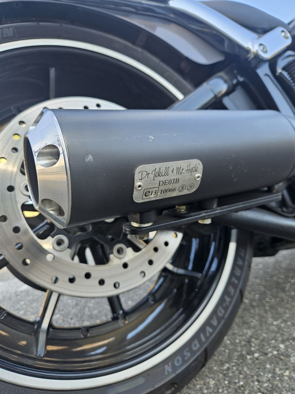 HARLEY-DAVIDSON SOFTAIL BREAKOUT 1690 4