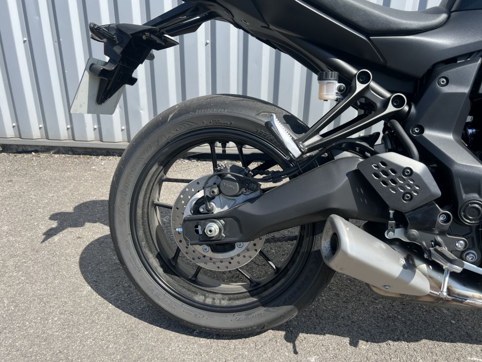 YAMAHA MT-07 4