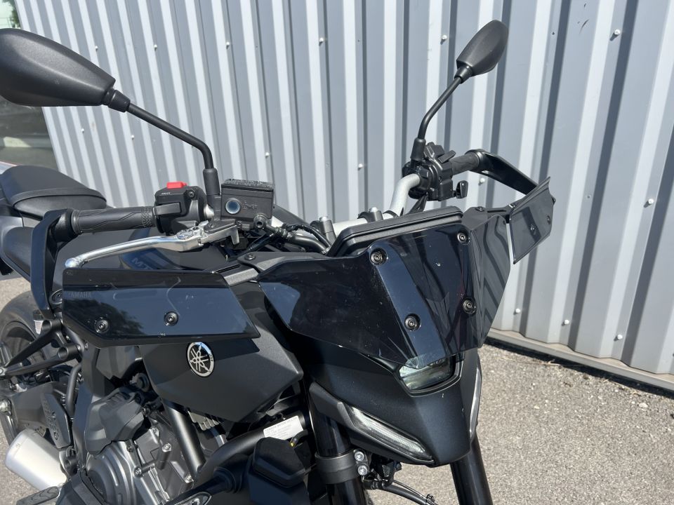 YAMAHA MT-07 4