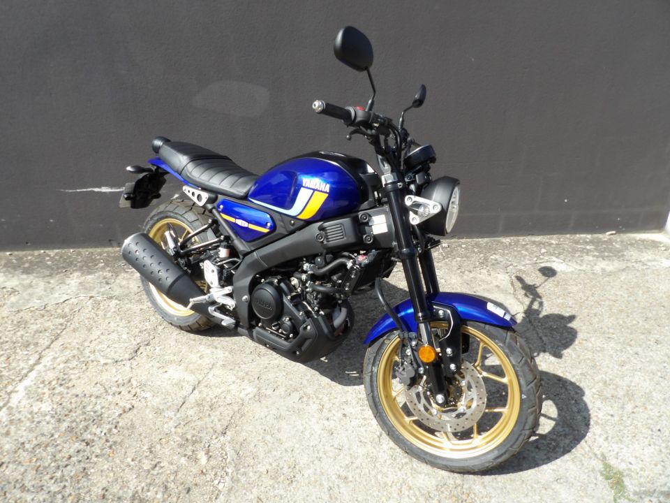 YAMAHA XSR 125 4