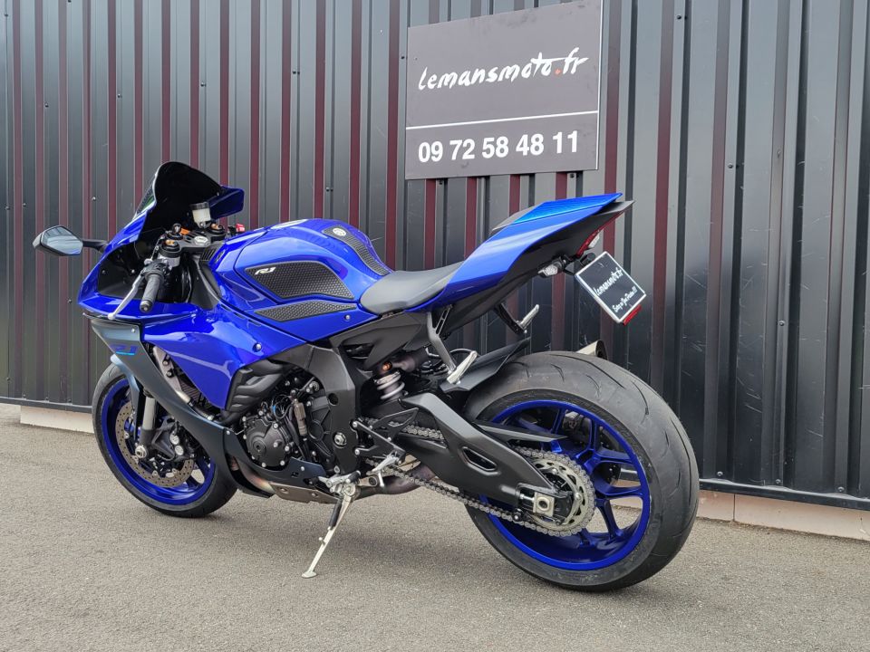 YAMAHA YZF 1000 R1 4