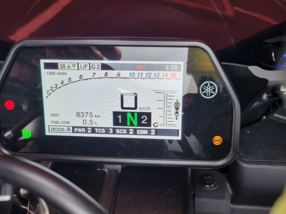 YAMAHA YZF 1000 R1 4